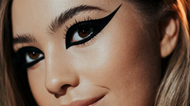 How to Do a Bold Eyeliner Look for Beginners | Easy Guide How to Do a Bold Eyeliner Look for Beginners | Easy Guide