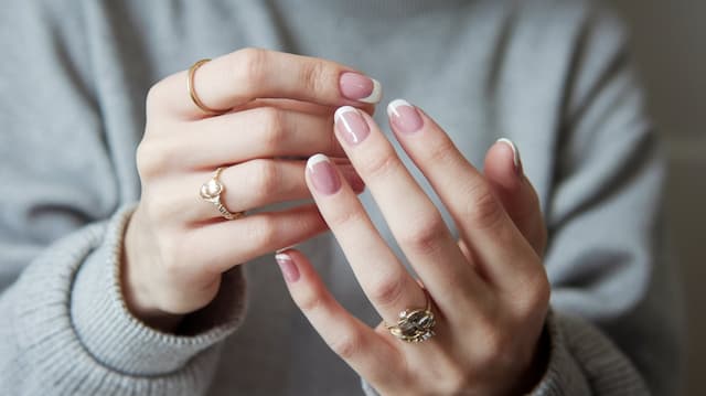 How to Do a Perfect French Manicure at Home – Easy Guide How to Do a Perfect French Manicure at Home – Easy Guide